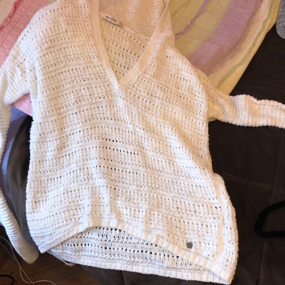 Hole sweater